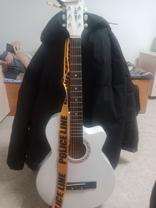 Акустическая гитара