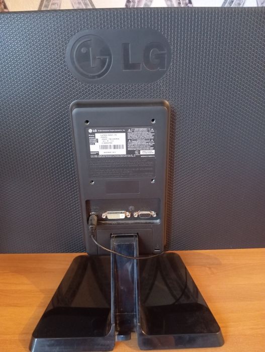 Монитор LG 22 IPS