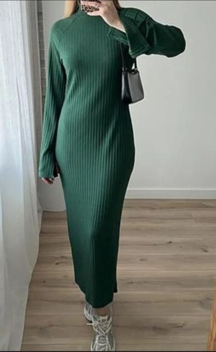 Новый трикотажный платье