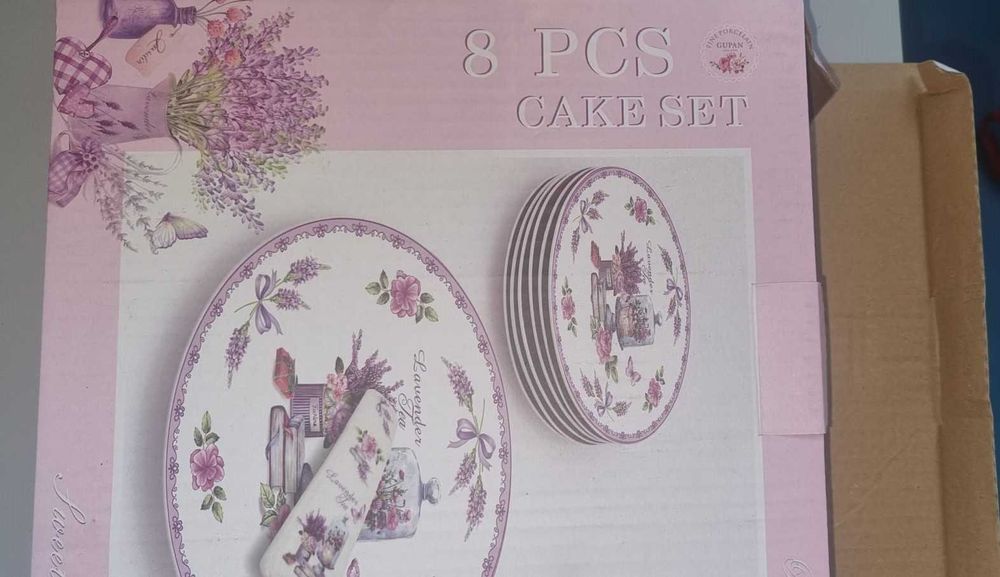 Set de tort 8 piese platou cu 6 farfurii si o spatula Delicious Cake wonderful memories 27 / 19 cm