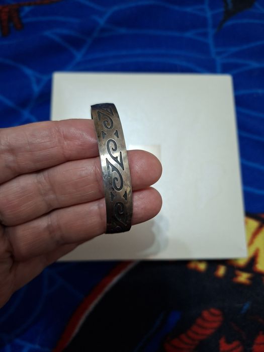 Күміс білезік, серебряный браслет