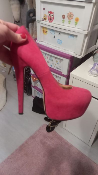 Продам туфли новые