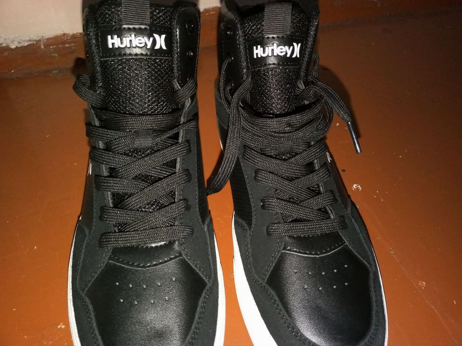 Продаются кроссовки HurleyX