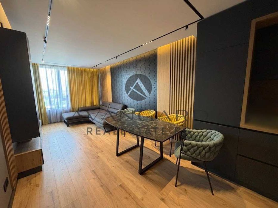 Продава се Тристаен апартамент в Пловдив, Център - 125 кв.м за 1167 €/кв.м - Снимка #1