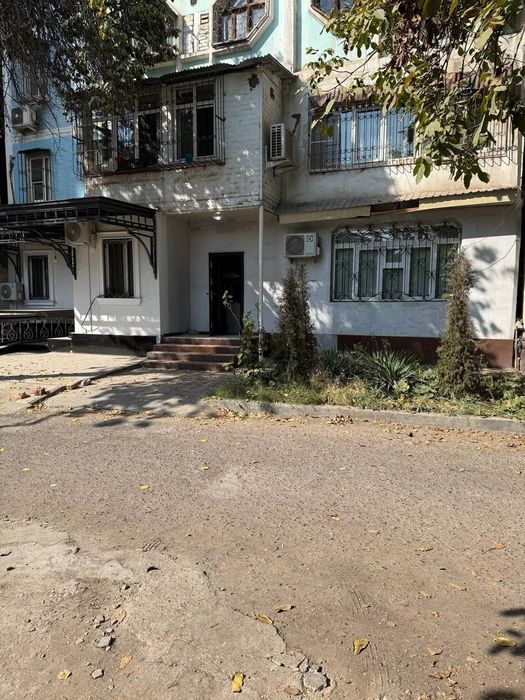 Dom ijaraga beriladi 3 xona 2 xona qilingan