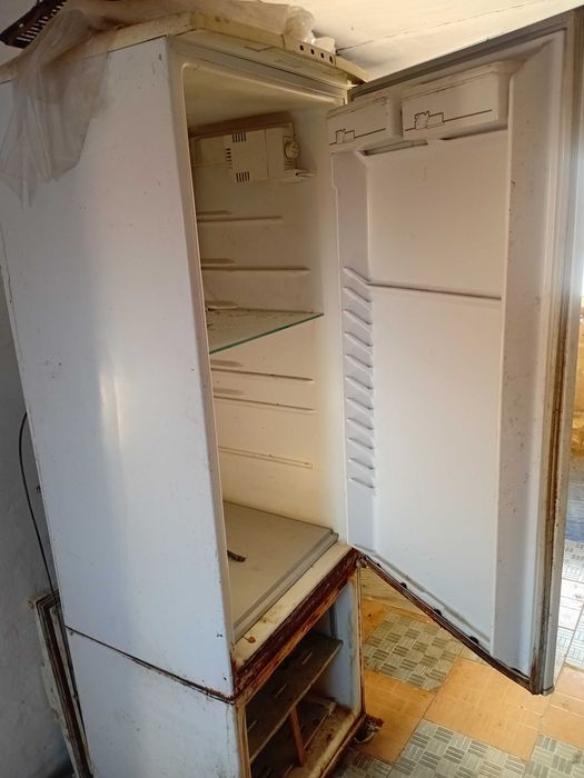 Холодильники отдам