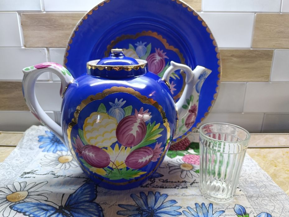 Чайник, заварник и блюдо, винтаж