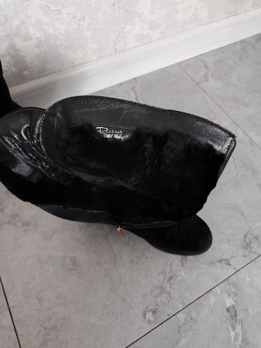 Продам женские сапожки.