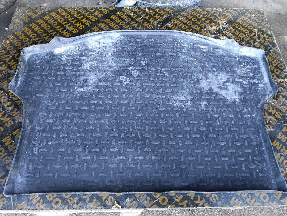 Гумени стелки тип леген + стелка за багажник Toyota RAV4 2013–2018