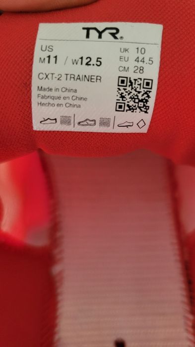 Продавам чисто нови маратонки  TYR