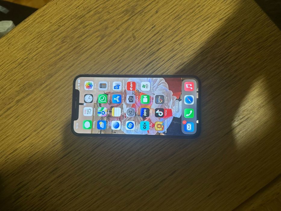 Iphone XS  White  64 gb