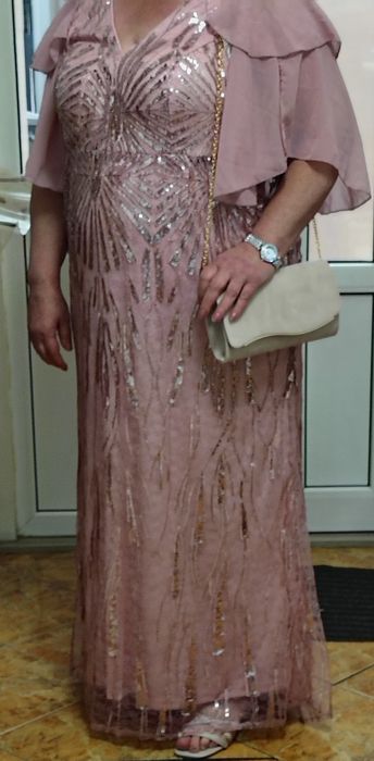 Văd rochie eleganta..