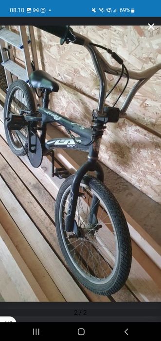 Bicicleta BMX cu peguri