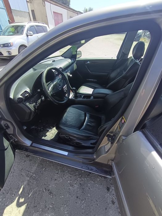 Mercedes c220 2004  pentru dezmembrat
