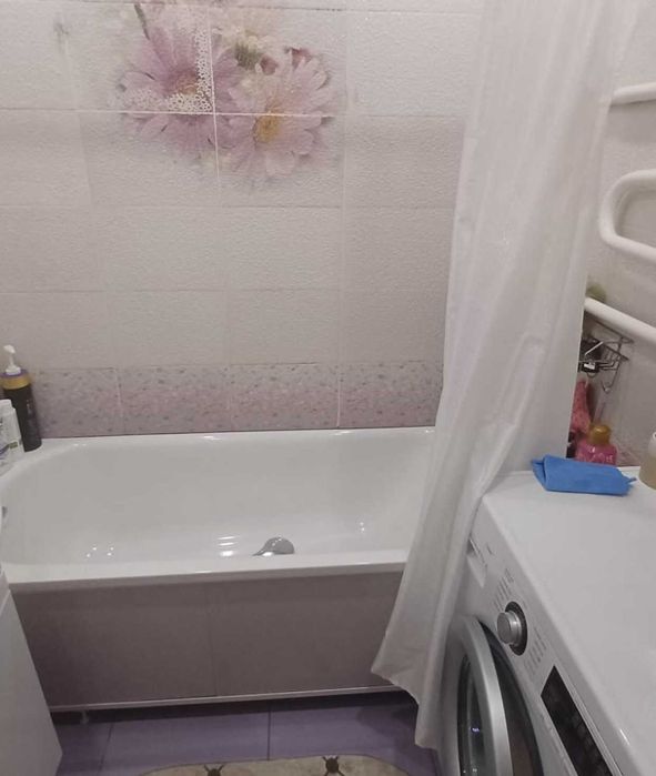 Продам квартиру трехкомнатную