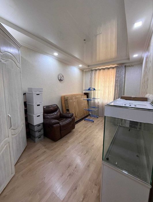 Продаётся трёхкомнатная квартира в центре Нукус ор-р Мирабад Авенью