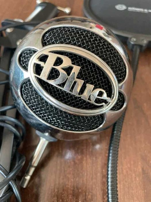 Microfon blue snowball cu stativ si pop filter