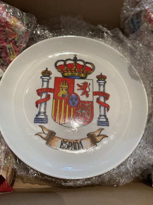 10-15 евро нови чинии от различни места по света