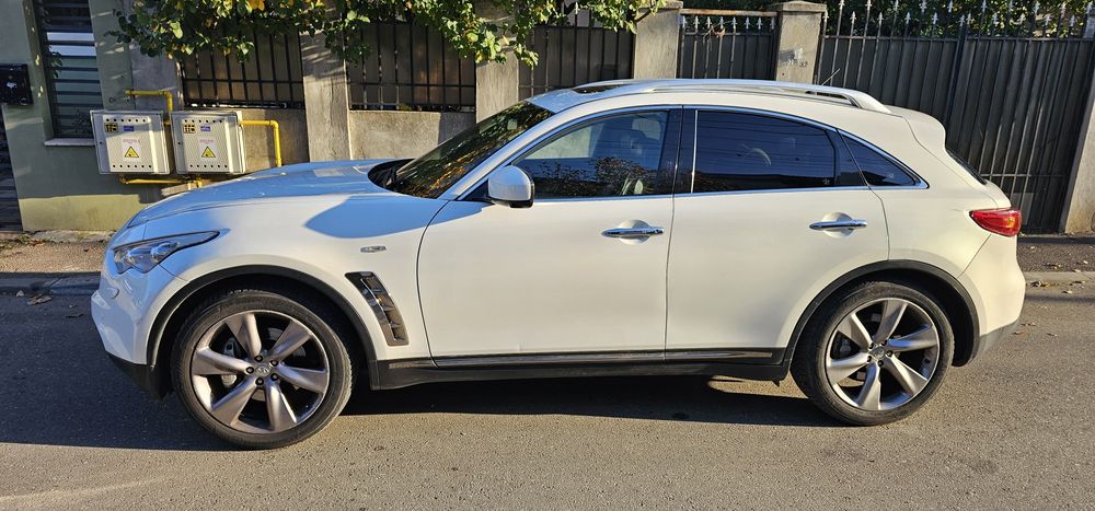 Infiniti FX30 D  an 2010 V6 Premium S