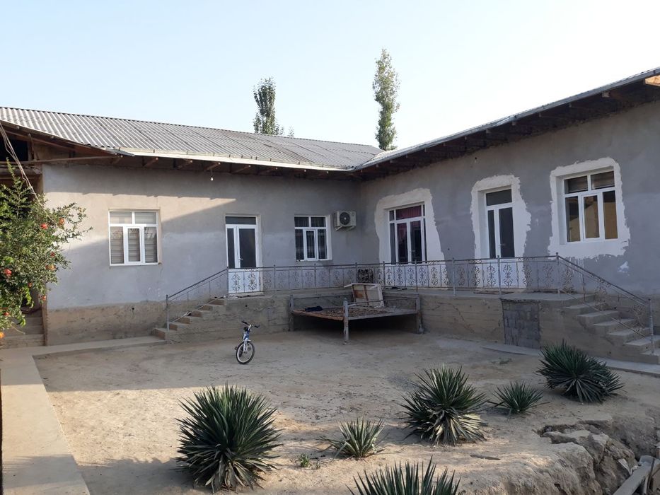 Uy sotiladi xamma sharoiti ega