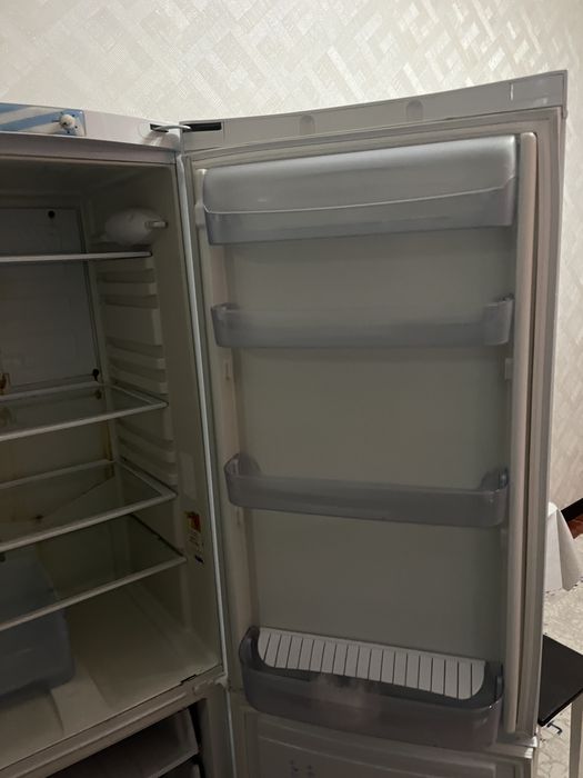 Срочно продам холодильник indesit