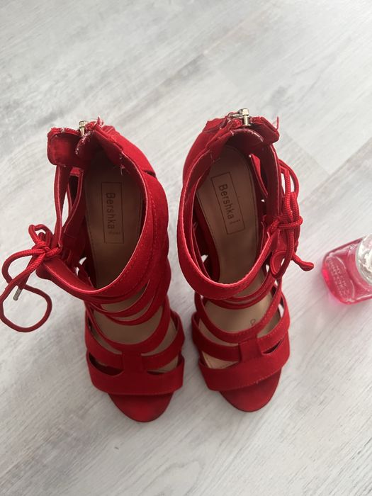 Sandale Bershka cu toc , marime 37, rosii , toc 10cm