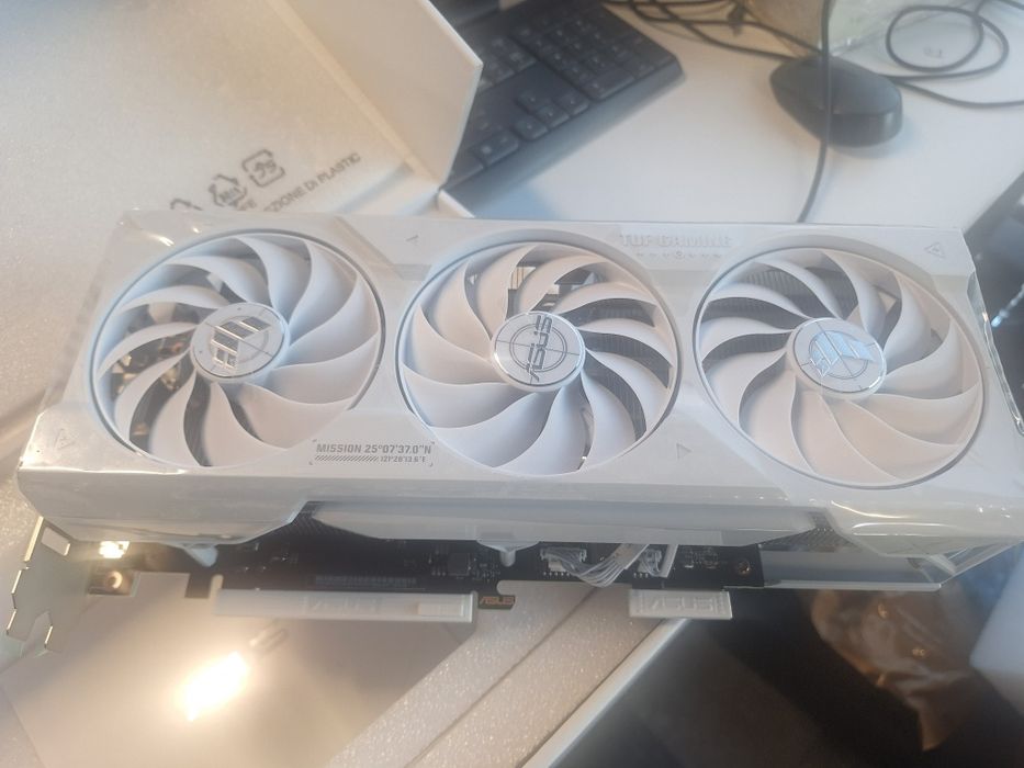 Видеокарта GeForce RTX 4070 Ti Super 16 GB