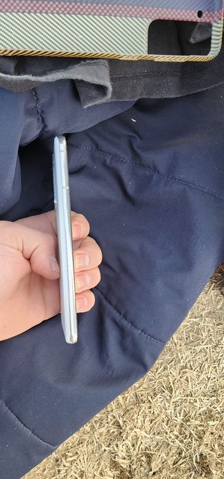 Samsung S21    xotira 256