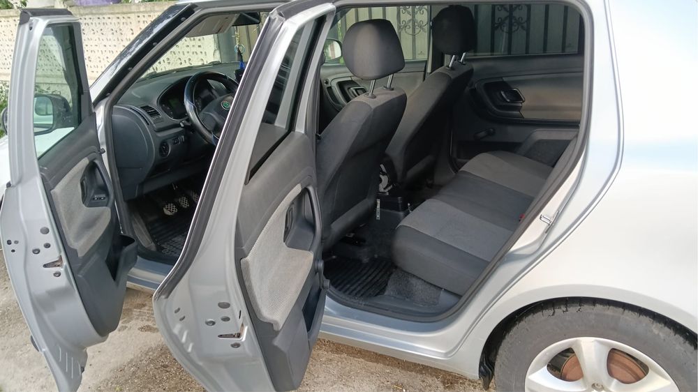 Skoda Fabia 2004-4300 lei si Skoda 2012 -3800 euro