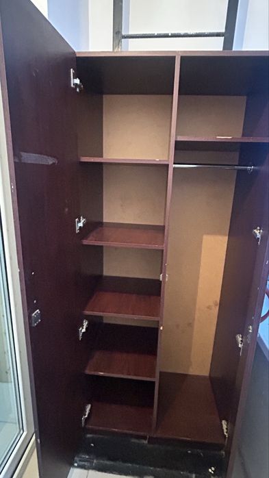 Шкаф продаёться в среднем состоянии