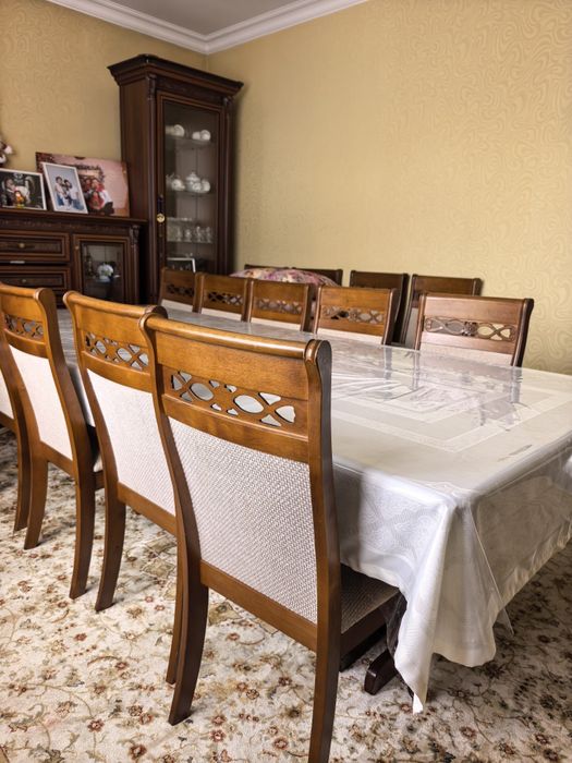 Продам Стол и стулья