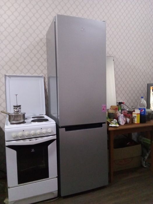 Холодильник "Индезит" 2х камерный