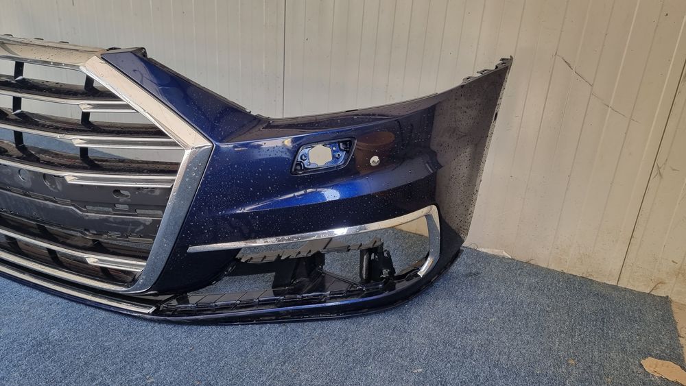 Doar grila din Bara fata audi a8 4n grila