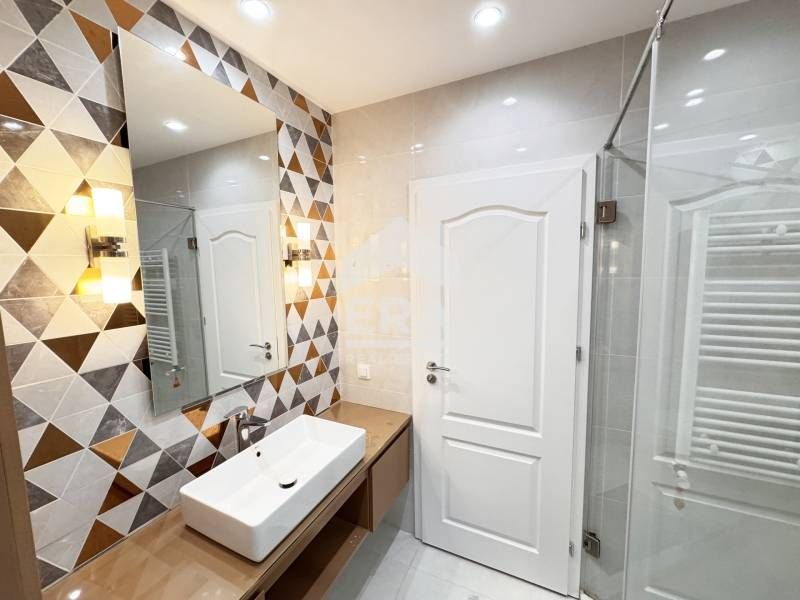 Продава се Тристаен апартамент в София, Овча купел - 138 кв.м за 1811 €/кв.м - Снимка #10