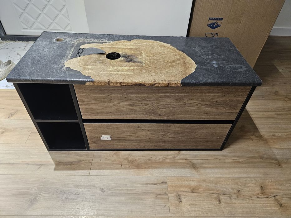 Шкаф подвесной в ванную комнату