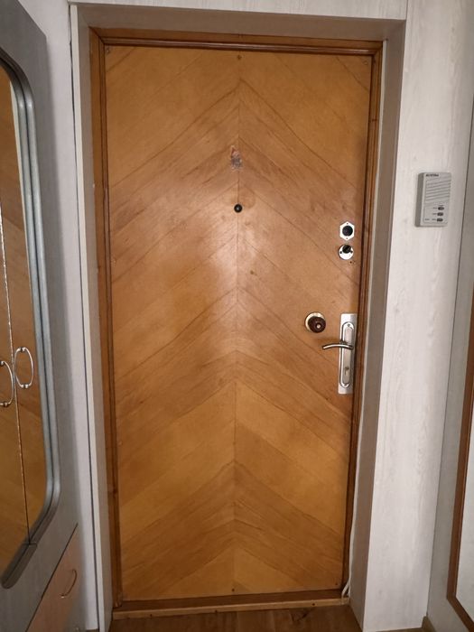 Se vand usi si geamuri