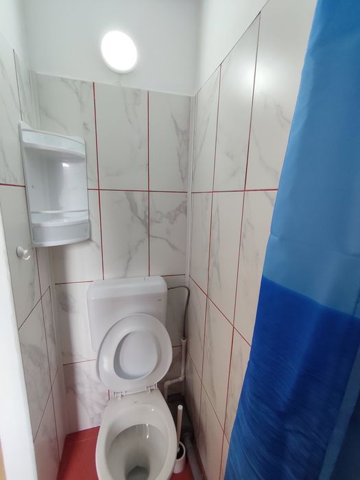 Închiriez studio