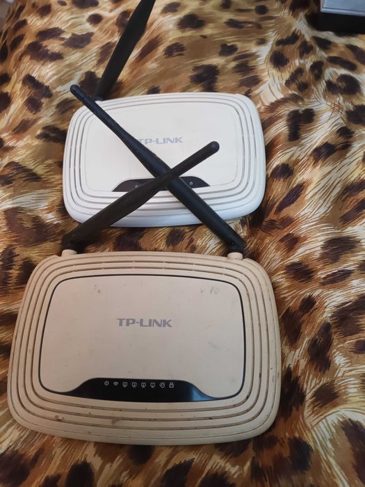 Рутери 2 броя перфектно работещи