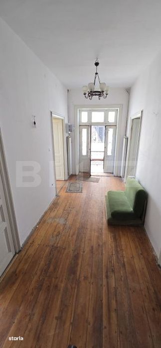 Casa boiereasca P+M, 7 camere, 227 mp utili, in zona centrala a Craiov