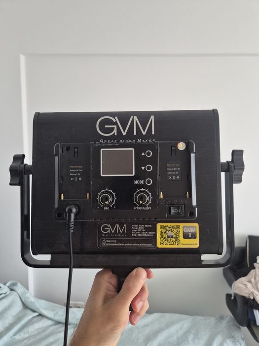 Vând 2 lămpi LED profesionale pentru foto-video – Godox și GVM