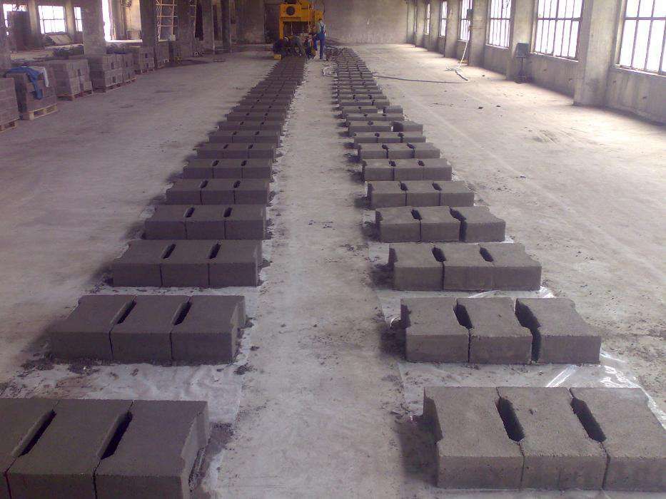 Utilaj vibropresa sau/si matrite orice prefabricate