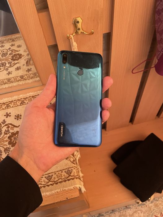 Продам телефон Huawei