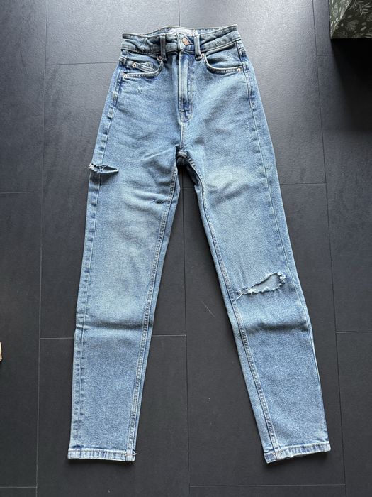 Накъсани дънки Stradivarius