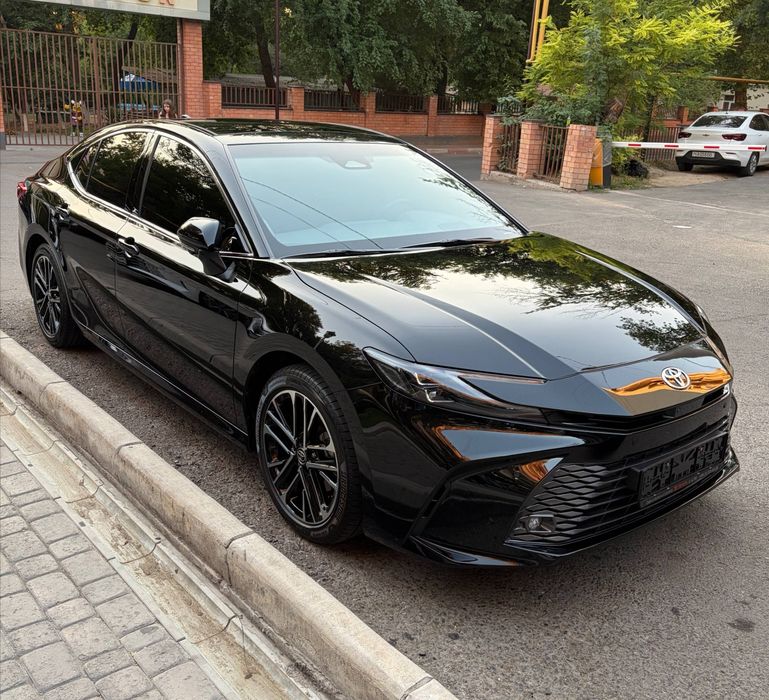 Toyota camry 80 hybrid новый