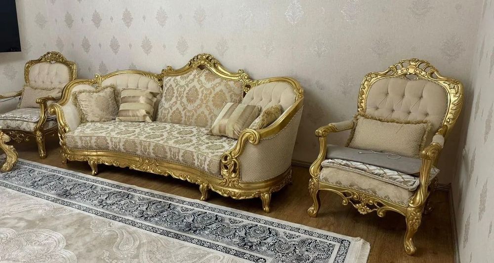 Продам диван с креслами