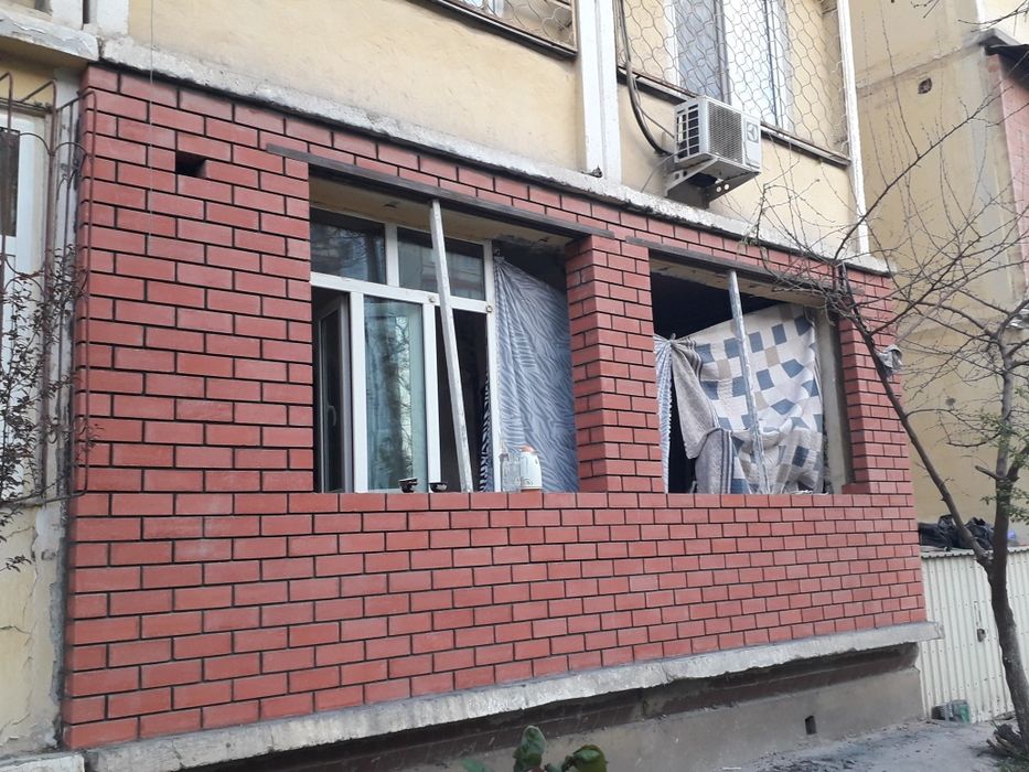 Кладка балкона аблицовичним