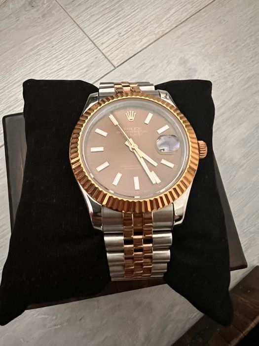 Ceas rolex  de vanzare !Ceasul vine cu carcasa!