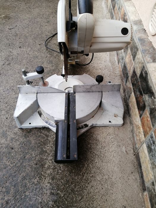De vânzare!   Fierăstrău debitor culisant.
