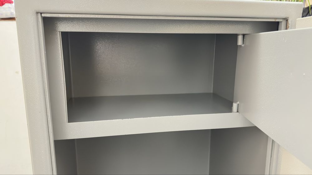 Продам сейф для офиса