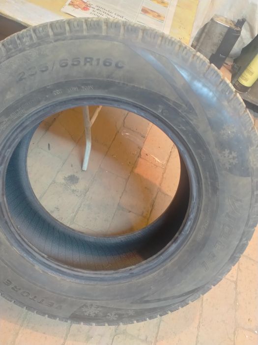 Автошины зимние 235/65-16с